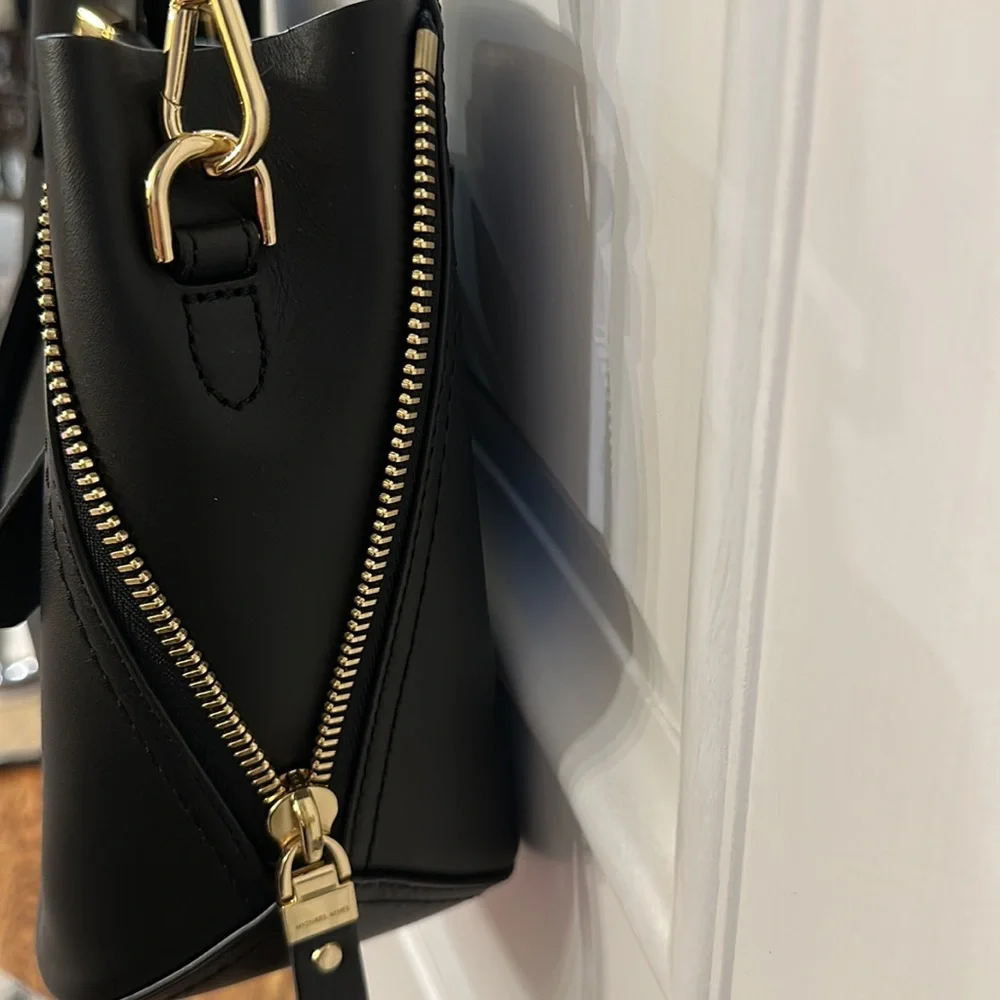 Michael Kors Black Leather Blakely bag NWOT - Picture 5 of 11